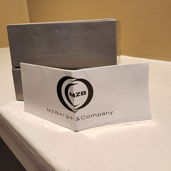 VT Luxe Watch - Picture 3 of 6